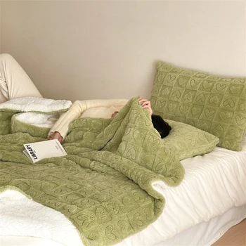 Осенне-зимнее однотонное жаккардовое одеяло Love в корейском стиле с утолщенным двойным флисом ягненка, теплое офисное одеяло для сна